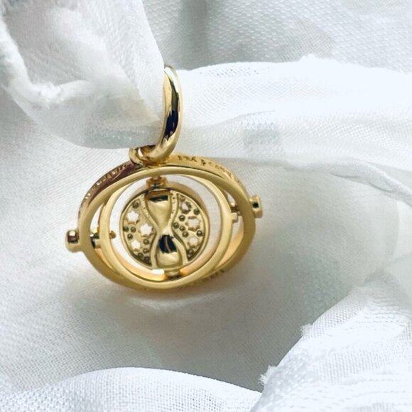 ⏳ NWOT Spinning Time Turner Charm – Harry Potter ✨ - Picture 4 of 10